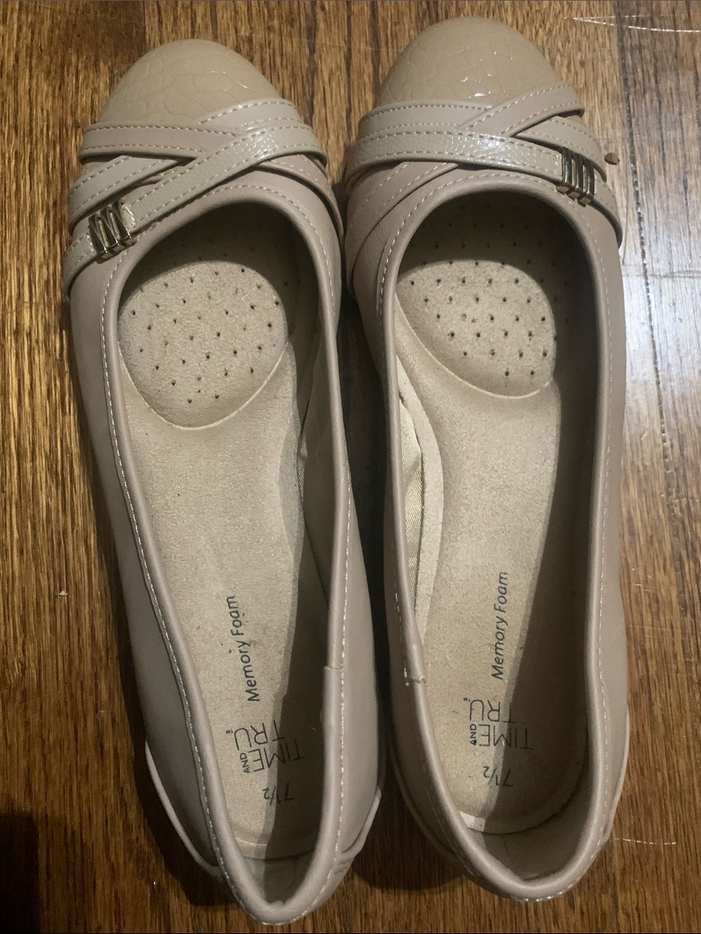 Time and Tru Women's Beige Memory Foam Ballet Flats